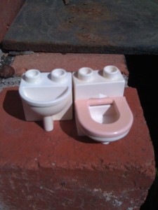 Duplo toilet and basin
